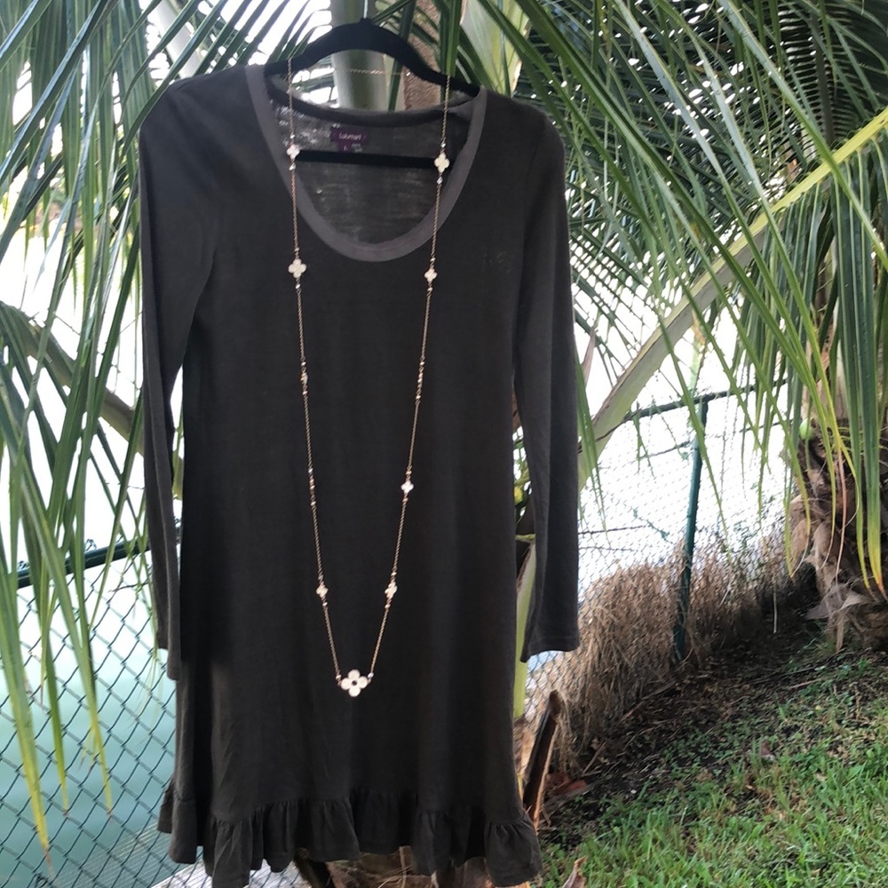 Adorable longsleeve dress w/ruffle hem
